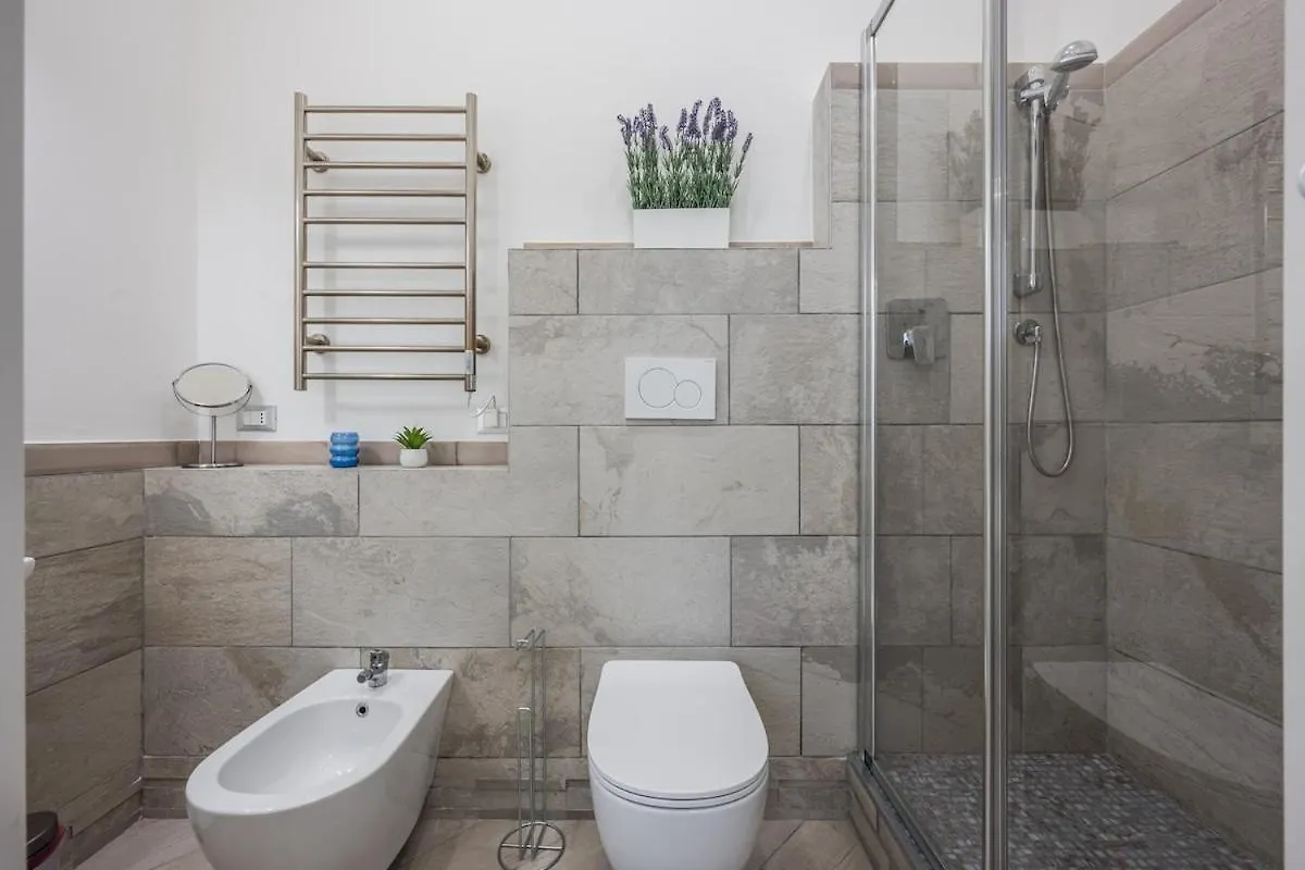 Train Station Deluxe 3 Bath Apartment Bologna Italy