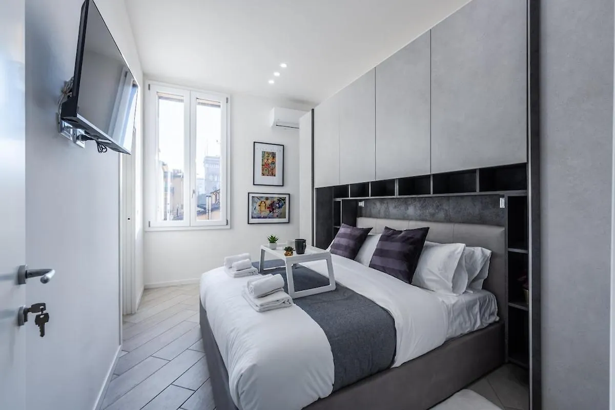 Train Station Deluxe 3 Bath Apartment Bologna Italy