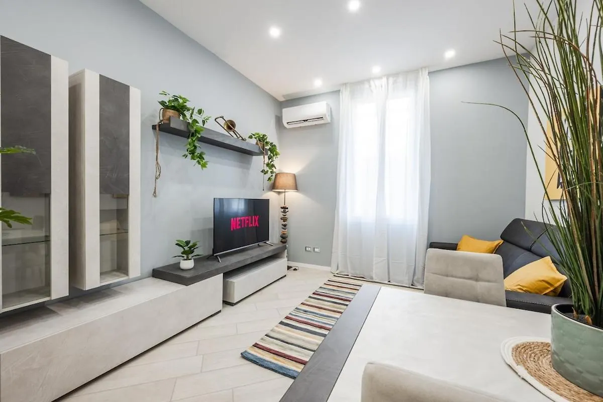Train Station Deluxe 3 Bath Apartment Bologna