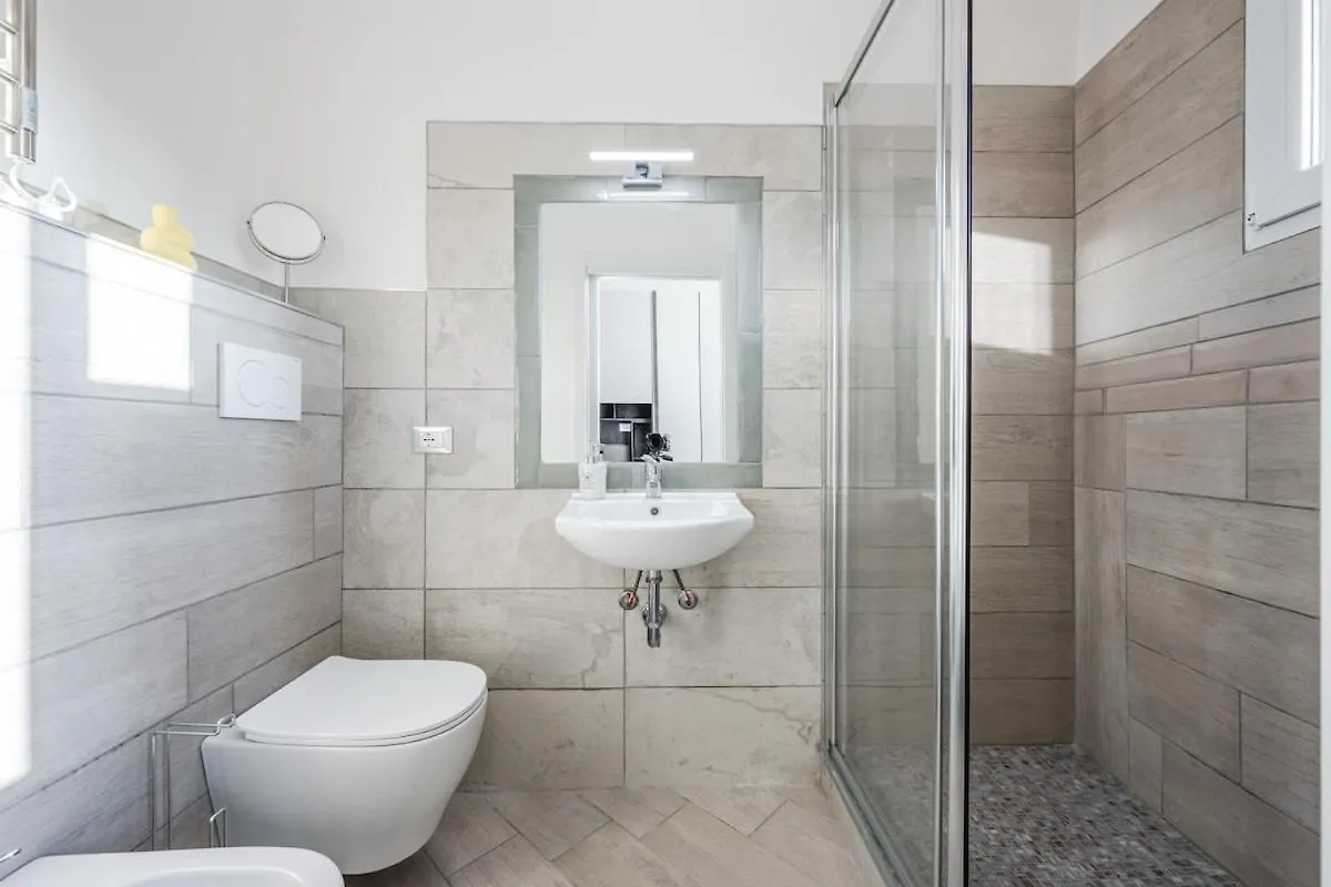 Train Station Deluxe 3 Bath Apartment Bologna