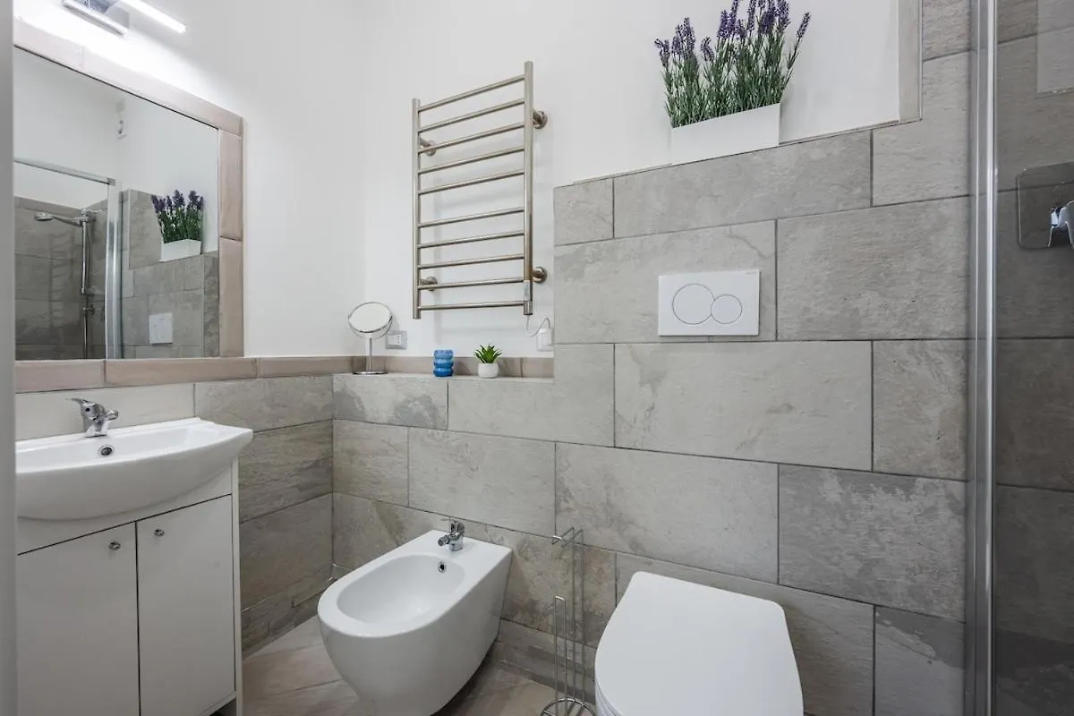 Train Station Deluxe 3 Bath Apartment Bologna