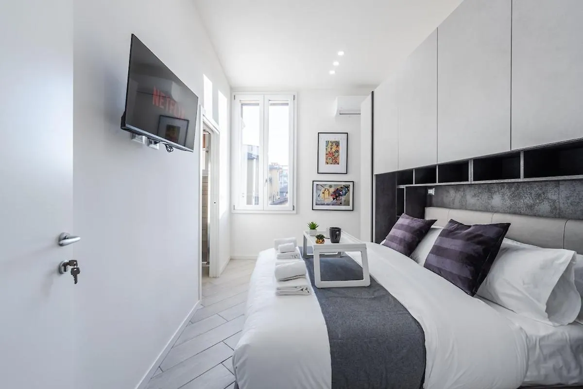 Train Station Deluxe 3 Bath Apartment Bologna