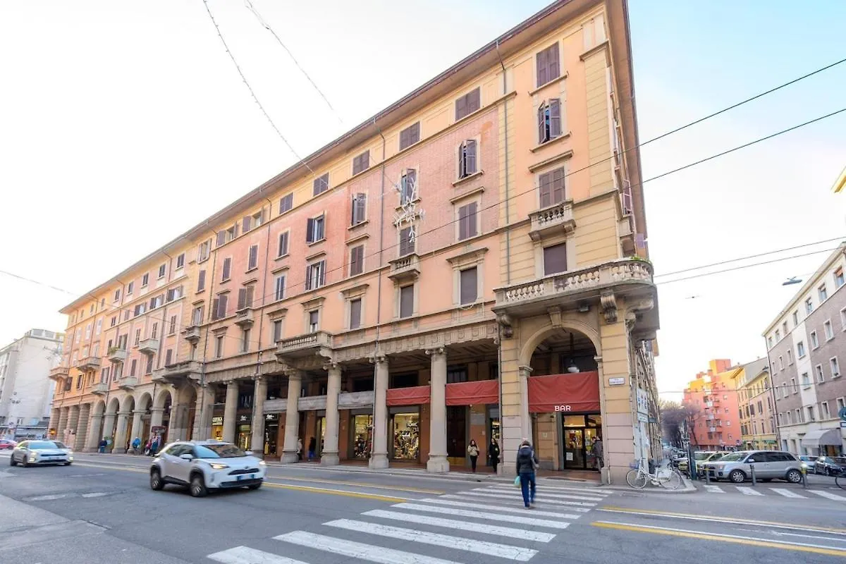 Train Station Deluxe 3 Bath Apartment Bologna