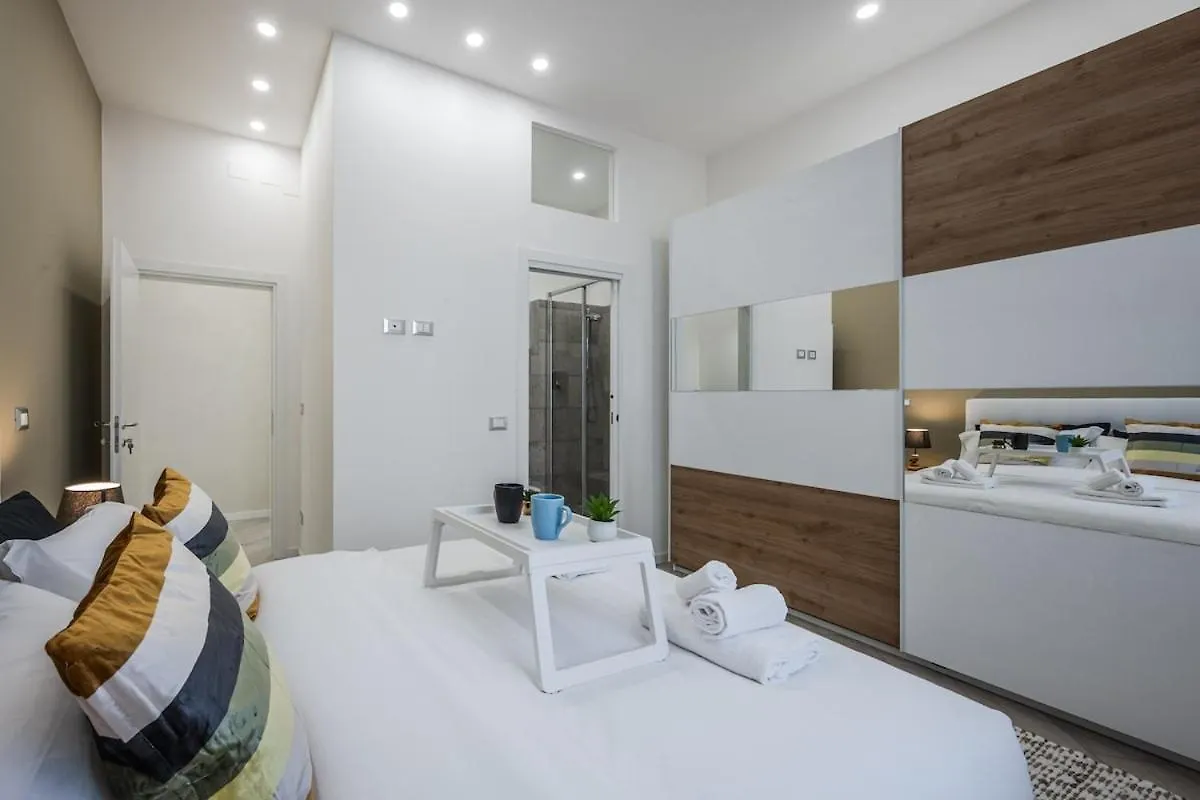 Train Station Deluxe 3 Bath Apartment Bologna