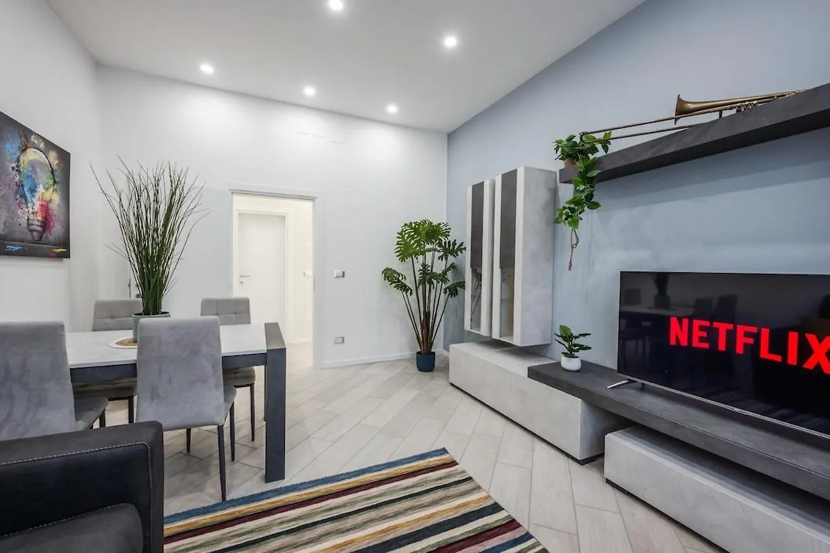 Train Station Deluxe 3 Bath Apartment Bologna