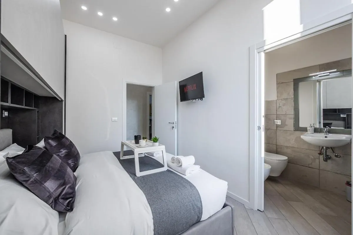 Train Station Deluxe 3 Bath Apartment Bologna