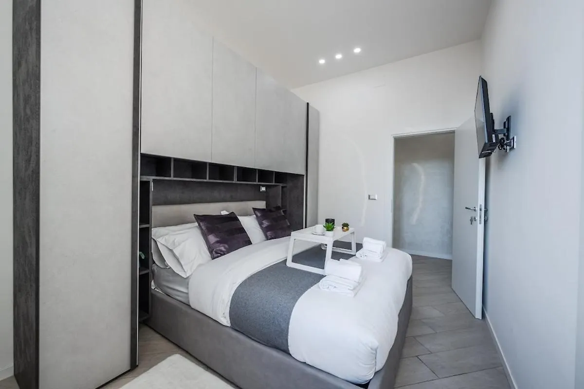 Train Station Deluxe 3 Bath Apartment Bologna