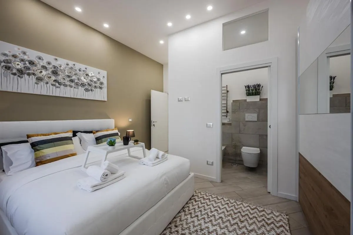 Train Station Deluxe 3 Bath Apartment Bologna
