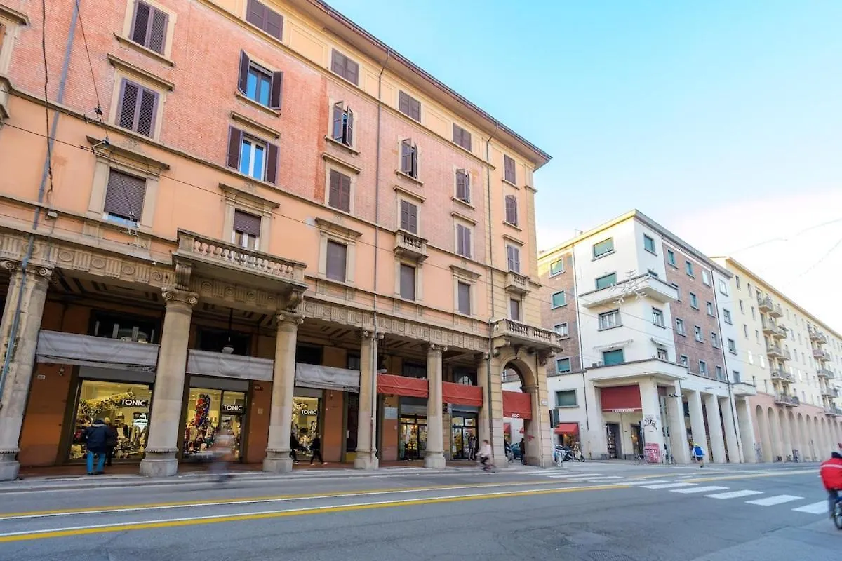 Train Station Deluxe 3 Bath Apartment Bologna